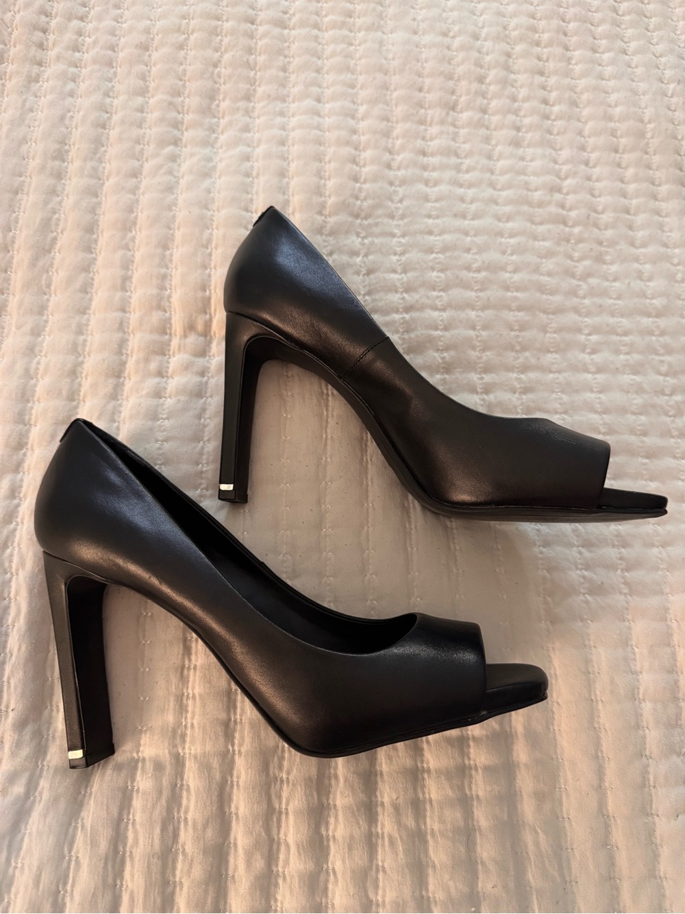 DKNY black leather prep-toe heels - Size 10